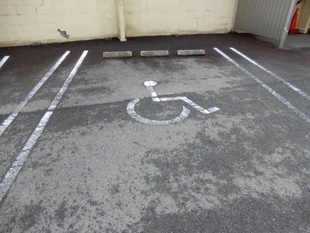 車いすマーク駐車場