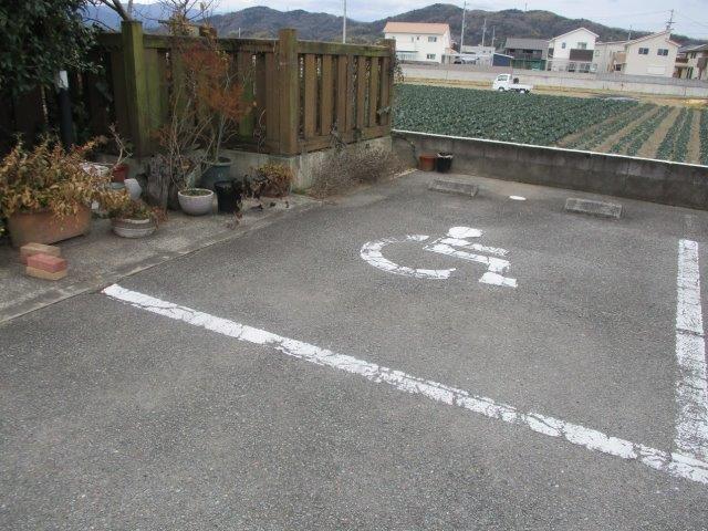 車いすマーク駐車場