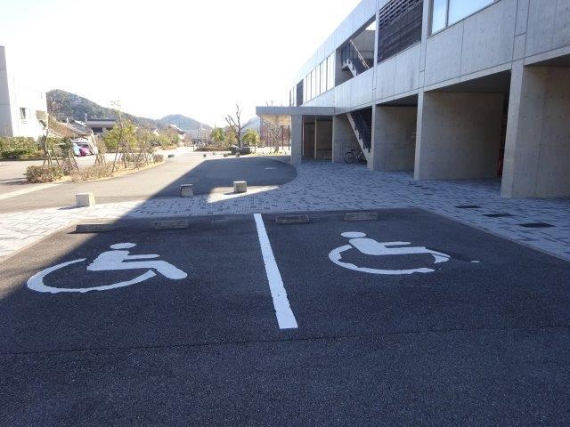 車いすマーク駐車場