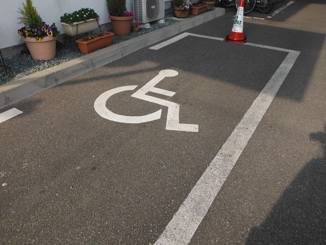 車いすマーク駐車場