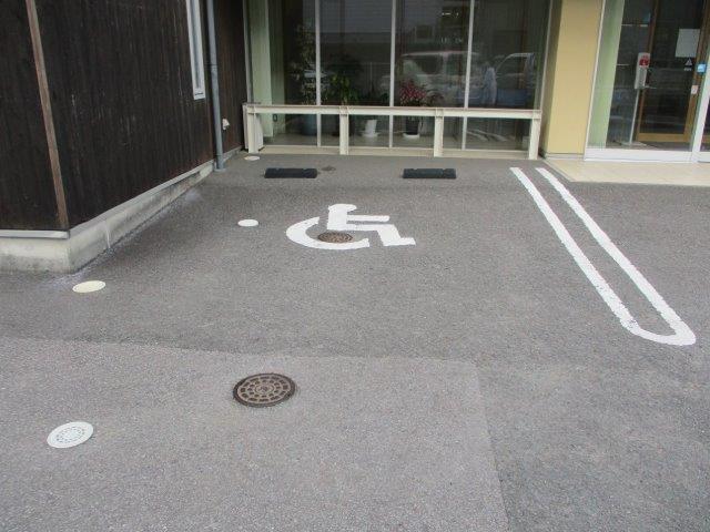 車いすマーク駐車場