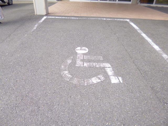 車いす用駐車場