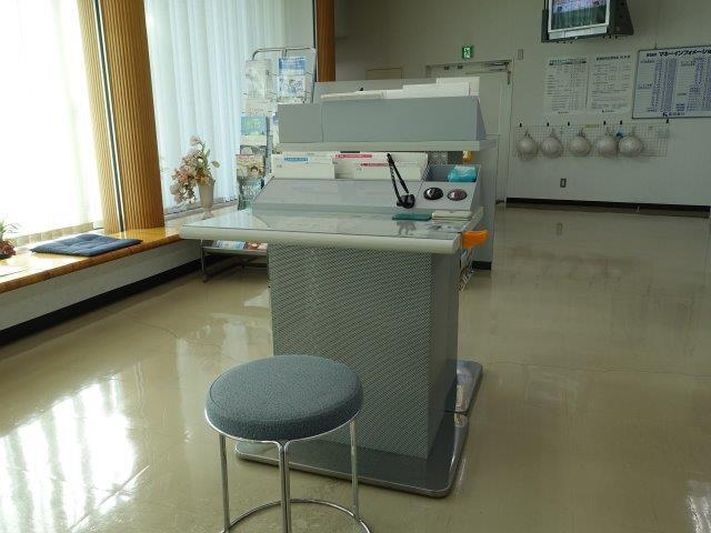 車いす使用者用カウンター記載台