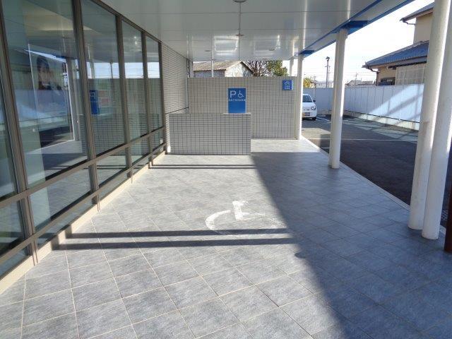 車いすマーク駐車場