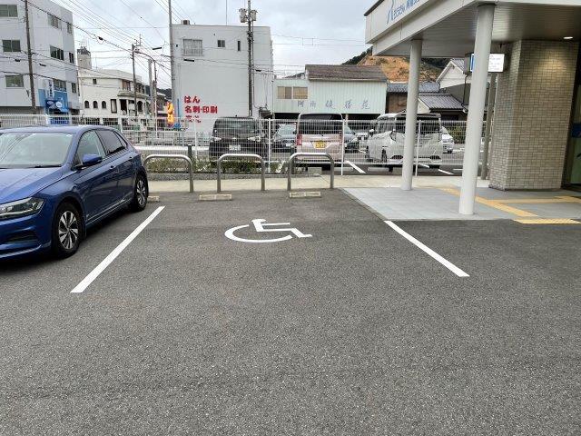 車いすマーク駐車場