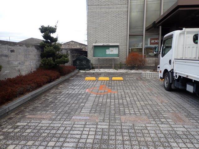 車いすマーク駐車場
