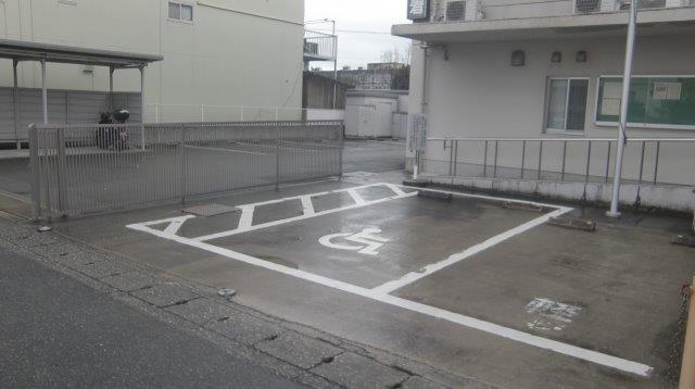 車いすマーク駐車場