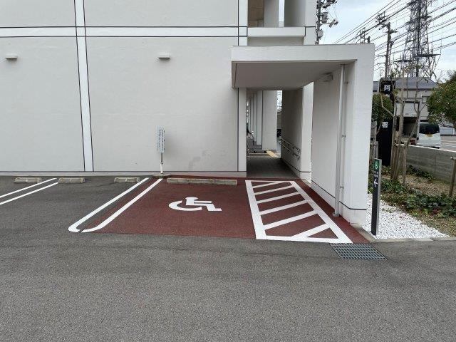 車いすマーク駐車場