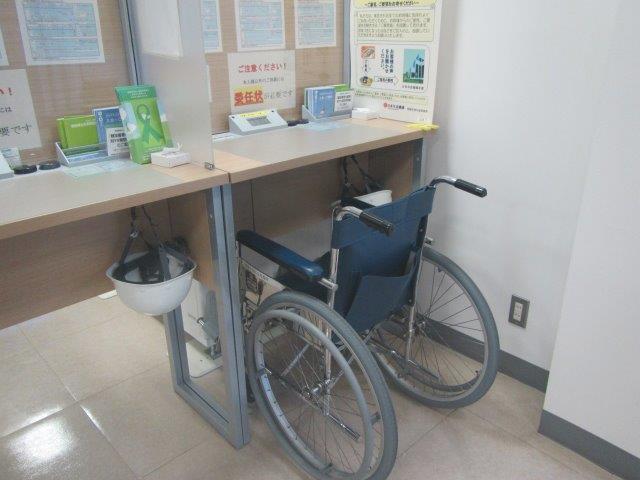 車いす使用者用記載台