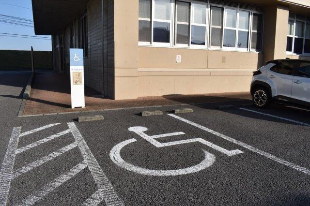 車いすマーク駐車場
