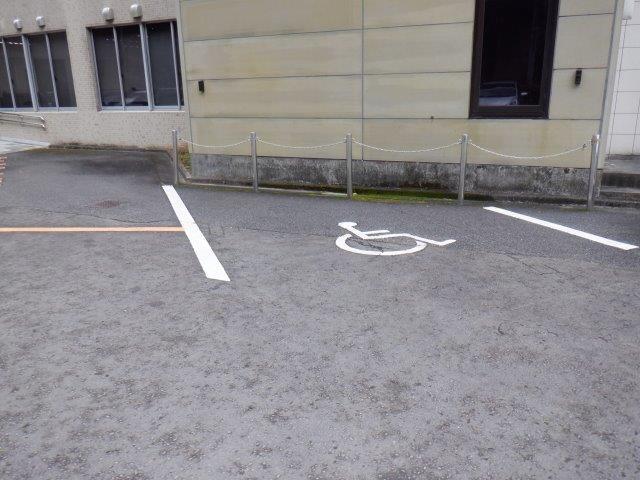 車いすマーク駐車場