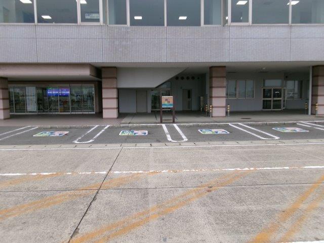 車いすマーク駐車場