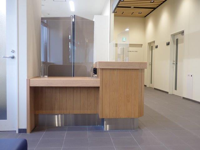 車いす使用者用カウンター記載台