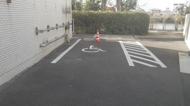 車いすマーク駐車場