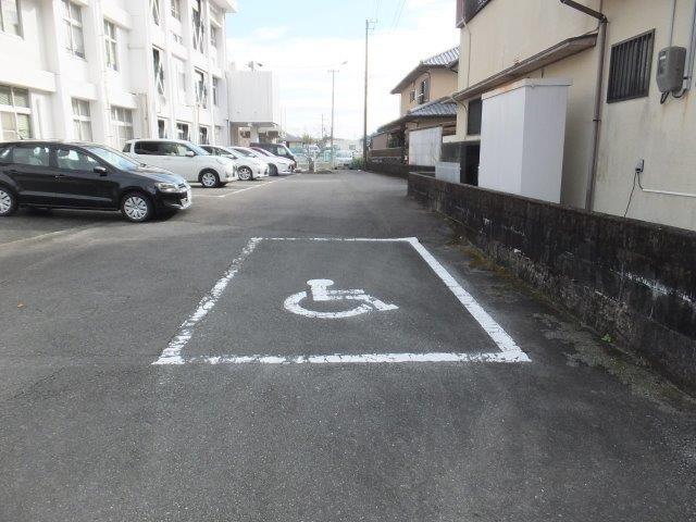 車いすマーク駐車場