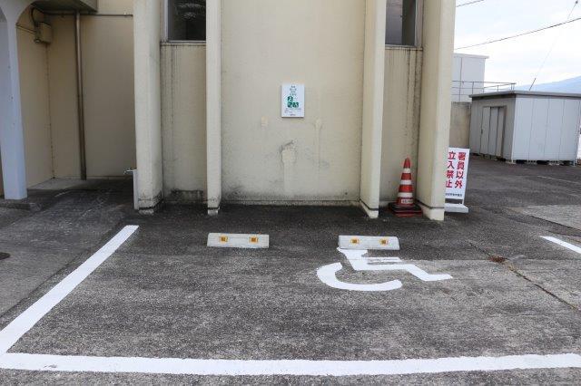 車いすマーク駐車場