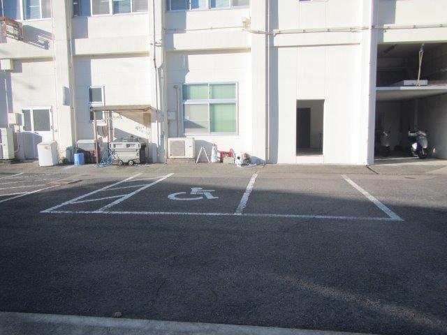 車いすマーク駐車場