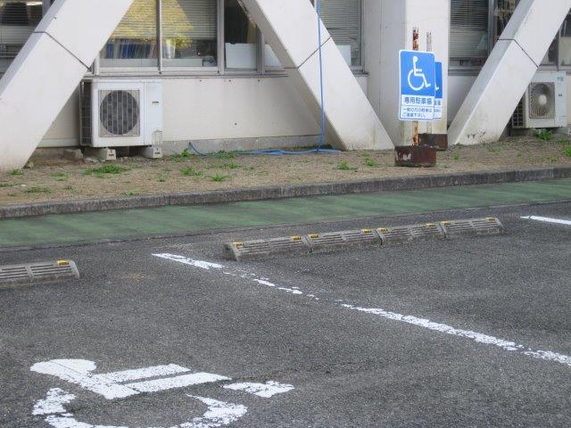 車いすマーク駐車場