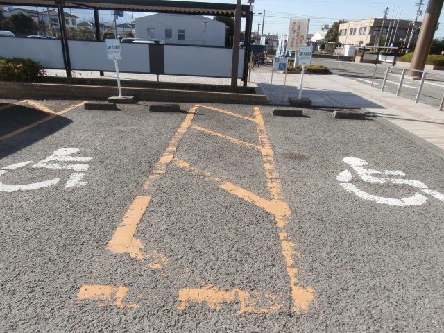 車いすマーク駐車場
