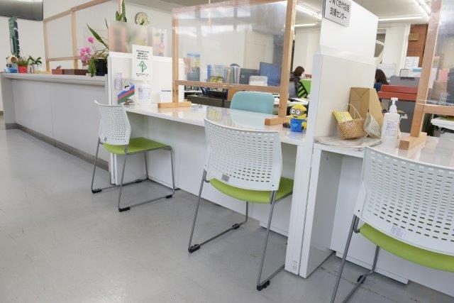 カウンター記載台