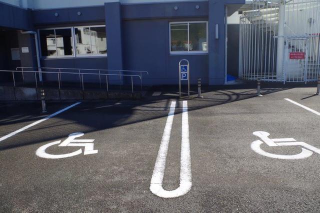 車いすマーク駐車場