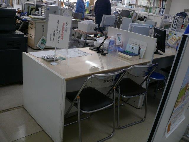 カウンター記載台