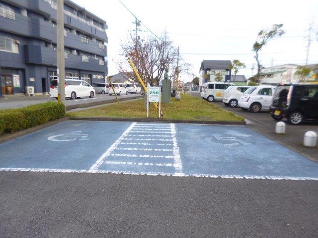 車いすマーク駐車場