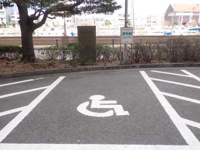 車いすマーク駐車場