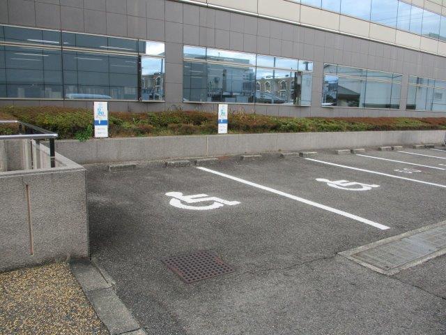 車いすマーク駐車場