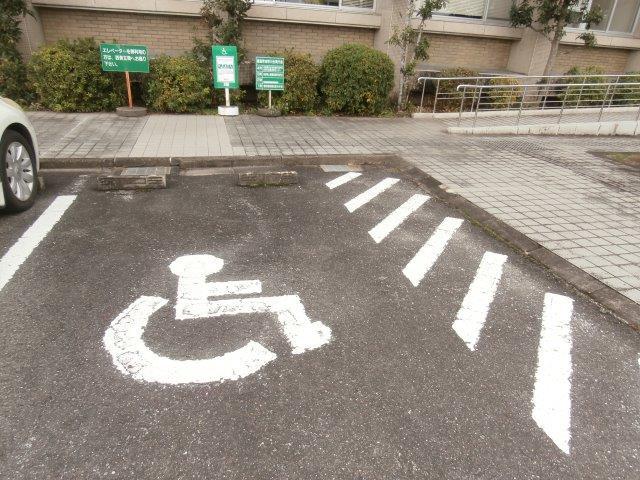 車いすマーク駐車場