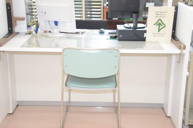 カウンター記載台