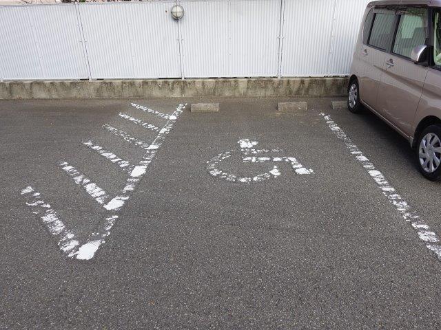 車いすマーク駐車場