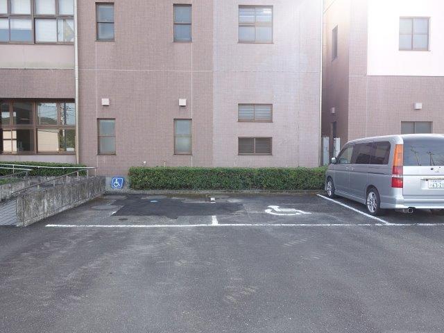車いすマーク駐車場