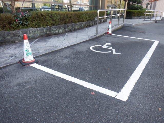 車いすマーク駐車場