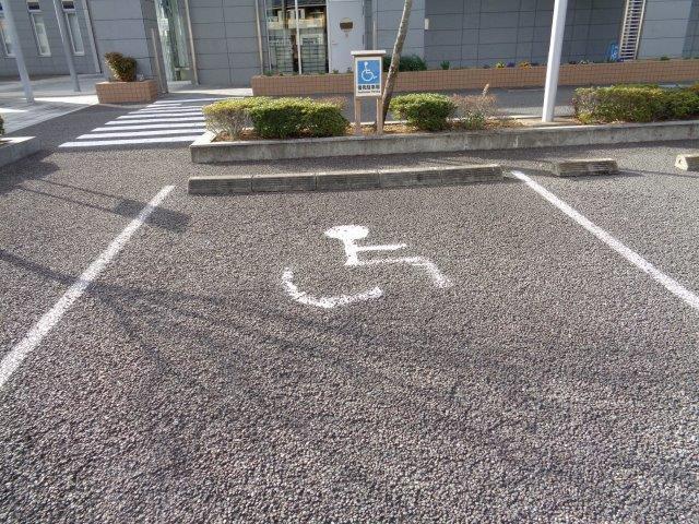 車いすマーク駐車場