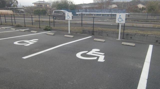 車いすマーク駐車場